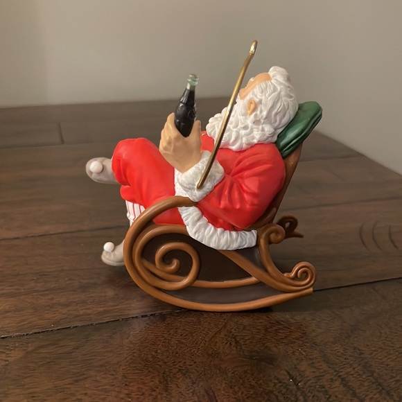 Vintage Hallmark Coca-Cola Taking a Break Ornament 1997 - Picture 7 of 7
